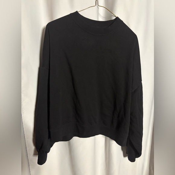GAP Tops - Women's Black crew neck sweatshirt